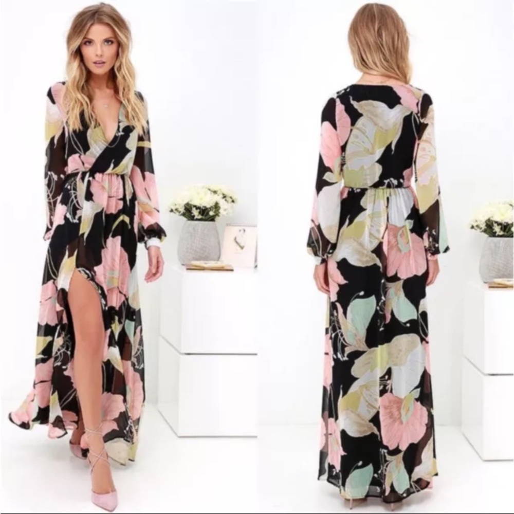 Lulus Wondrous Water Lilies Maxi Dress Small
Black Floral